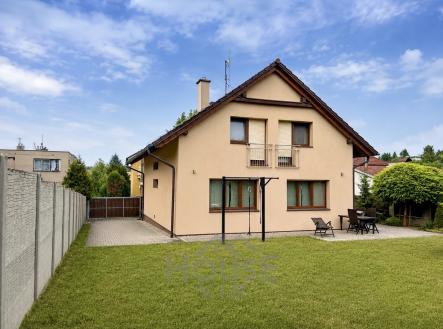 Dům | Prodej - dům/vila, 182 m²