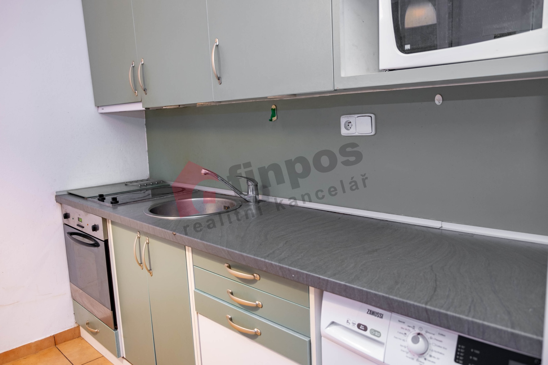 Pronájem bytu 3+1, 60m2, Ulice Bohušovická, Praha - Prosek