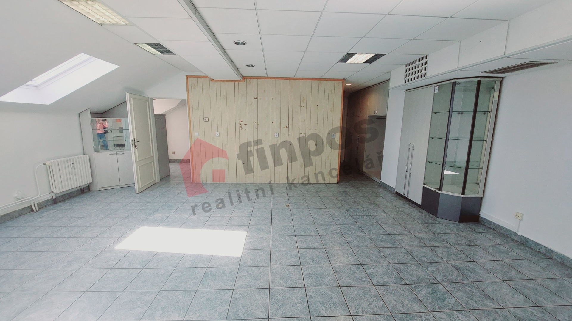Pronájem nebytového prostoru 87 m2, Ringhofferovo nám., Kamenice, Praha - východ