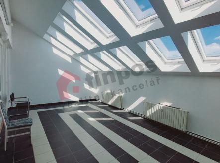 Pronájem - komerční objekt, výroba, 1 581 m²