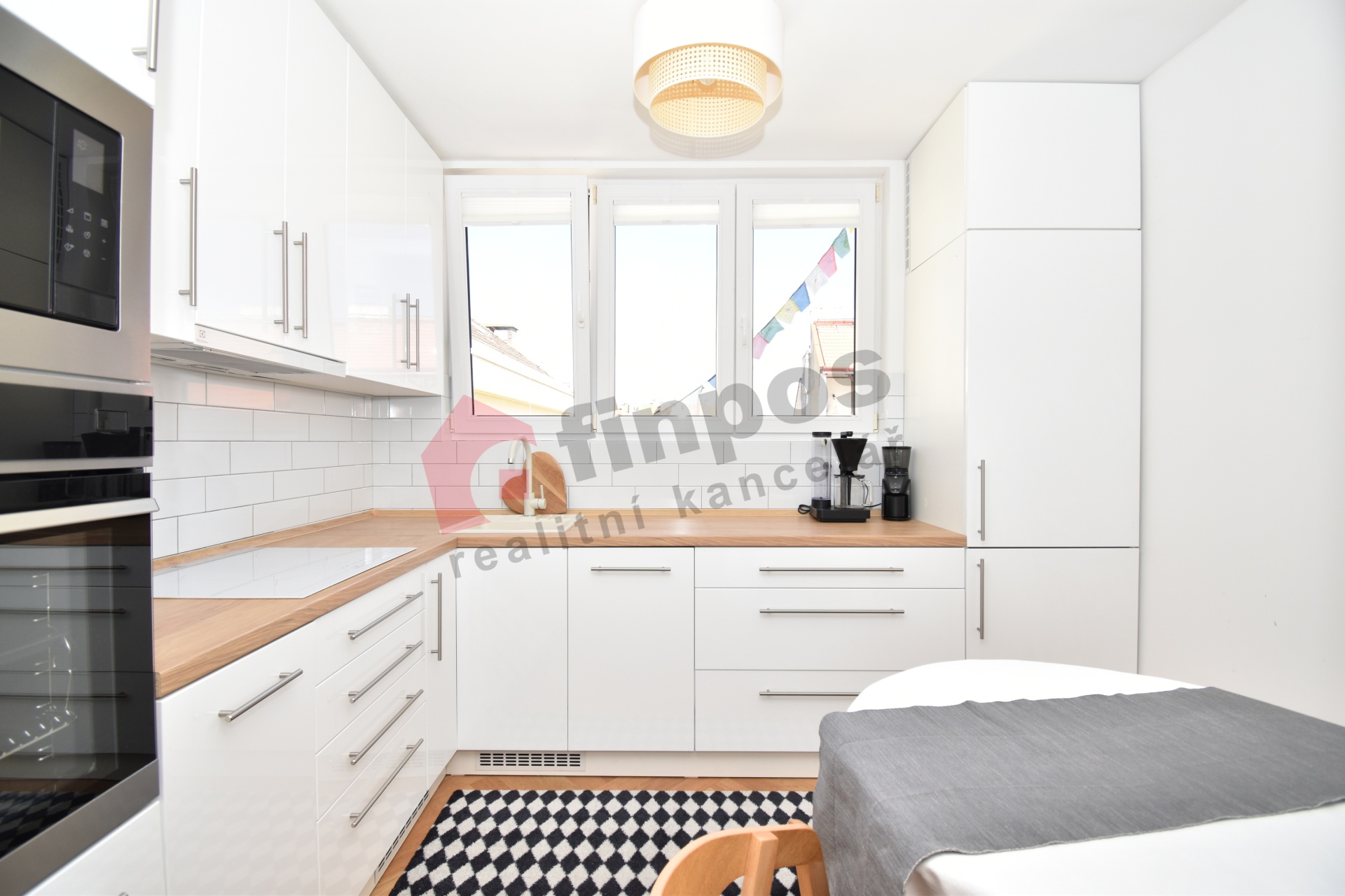 Pronájem bytu 2+kk, 52 m2, vč. parkovacího stání, Holešovice, Praha 7