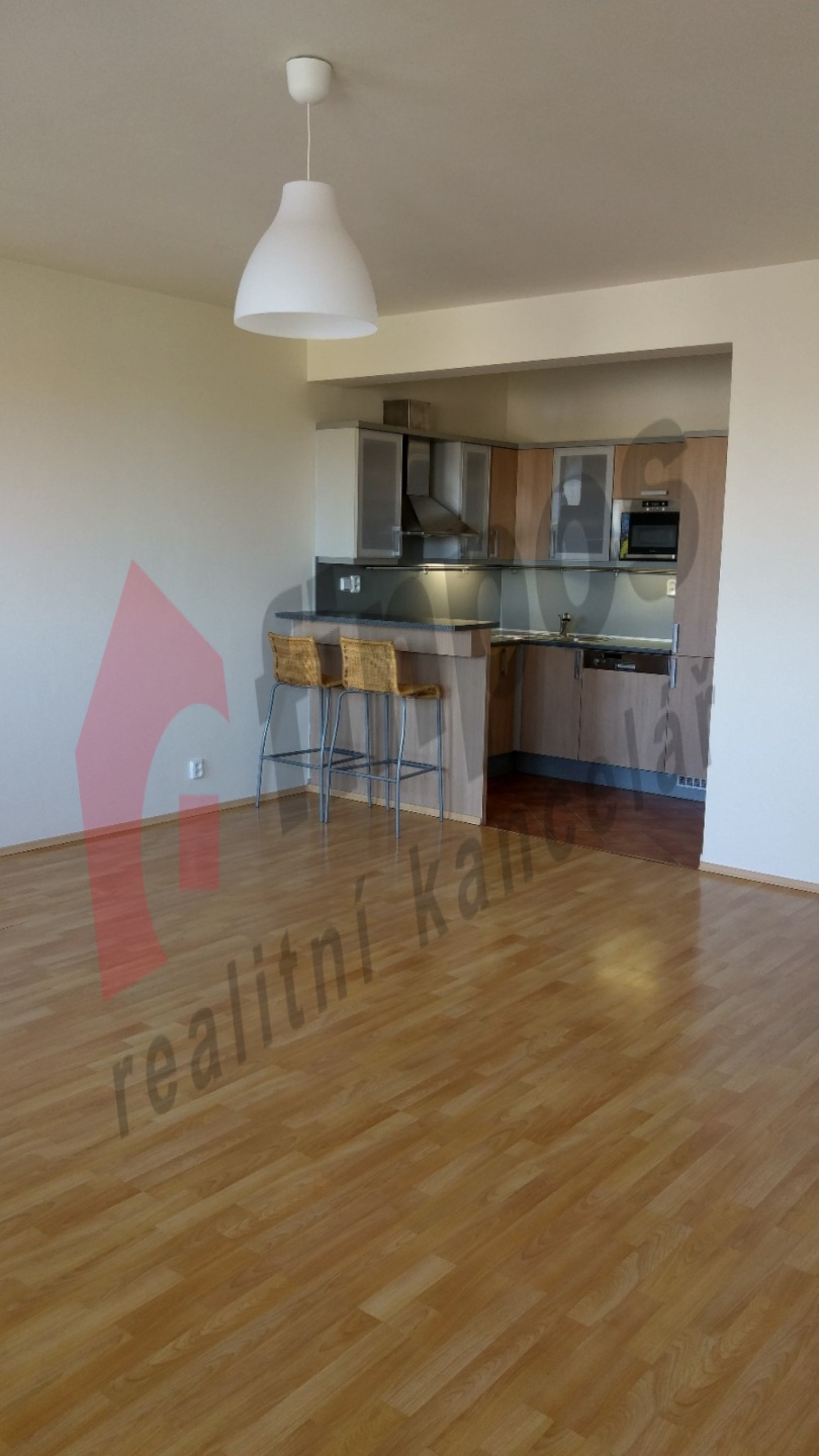 Pronájem bytu 2+kk 56m2, Spořická, Praha Dolní Chabry.