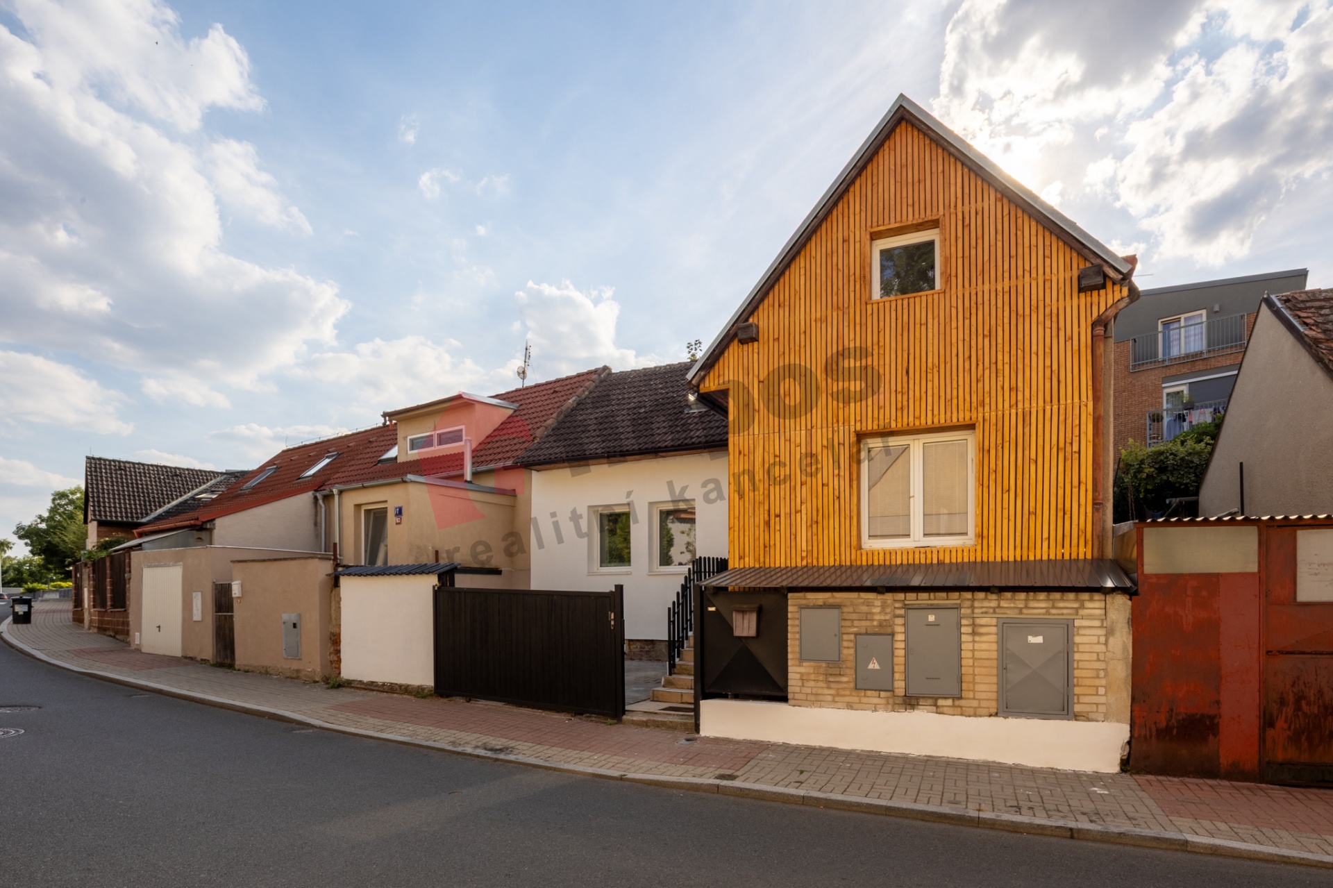 Prodej rodinného domu se zahradou - Praha Uhříněves