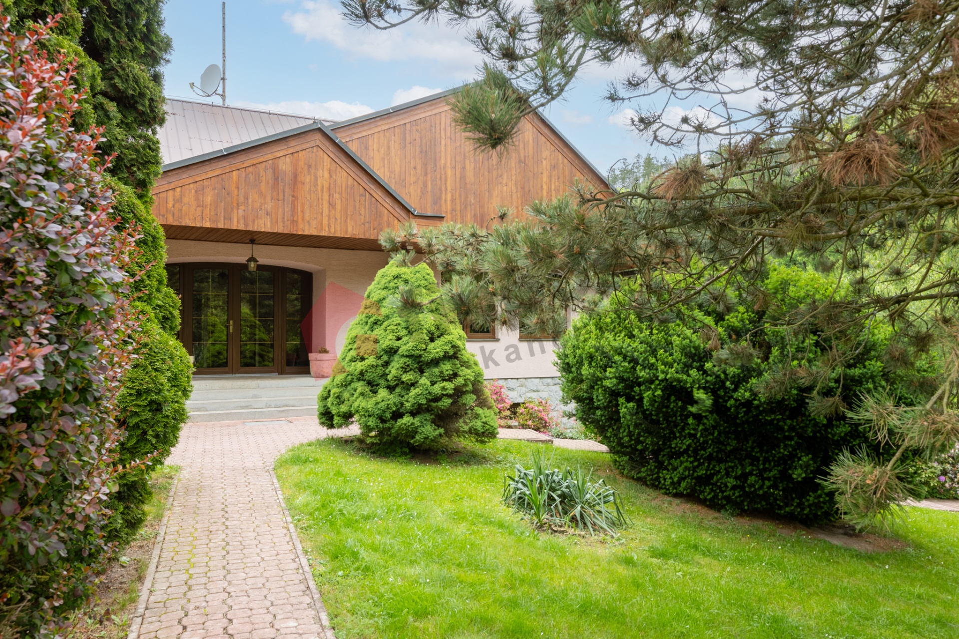 Luxusní Rodinný Dům na Prodej ve Hvězdonicích