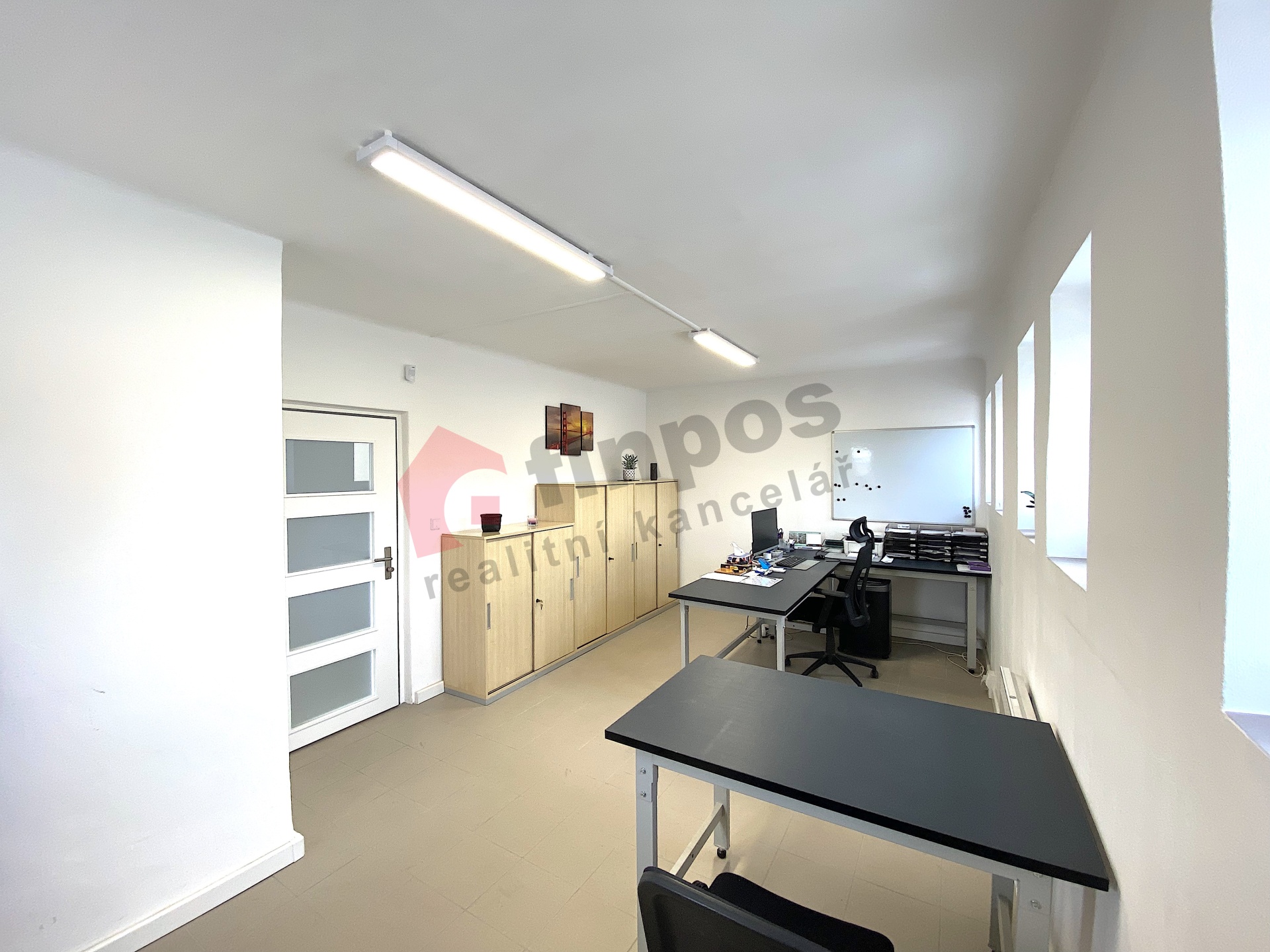 Pronájem kanceláře v Pětihostech
