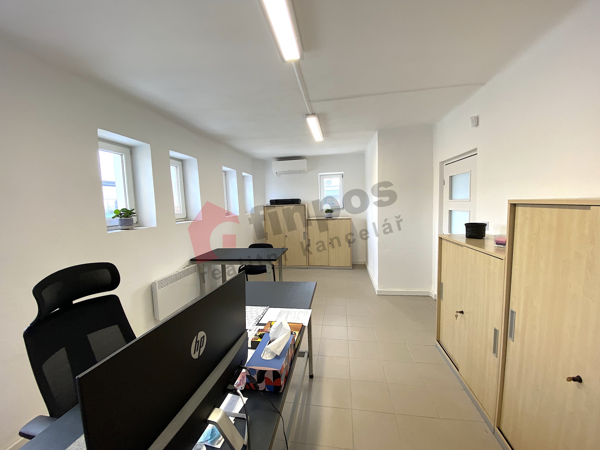Pronájem kanceláře v Pětihostech