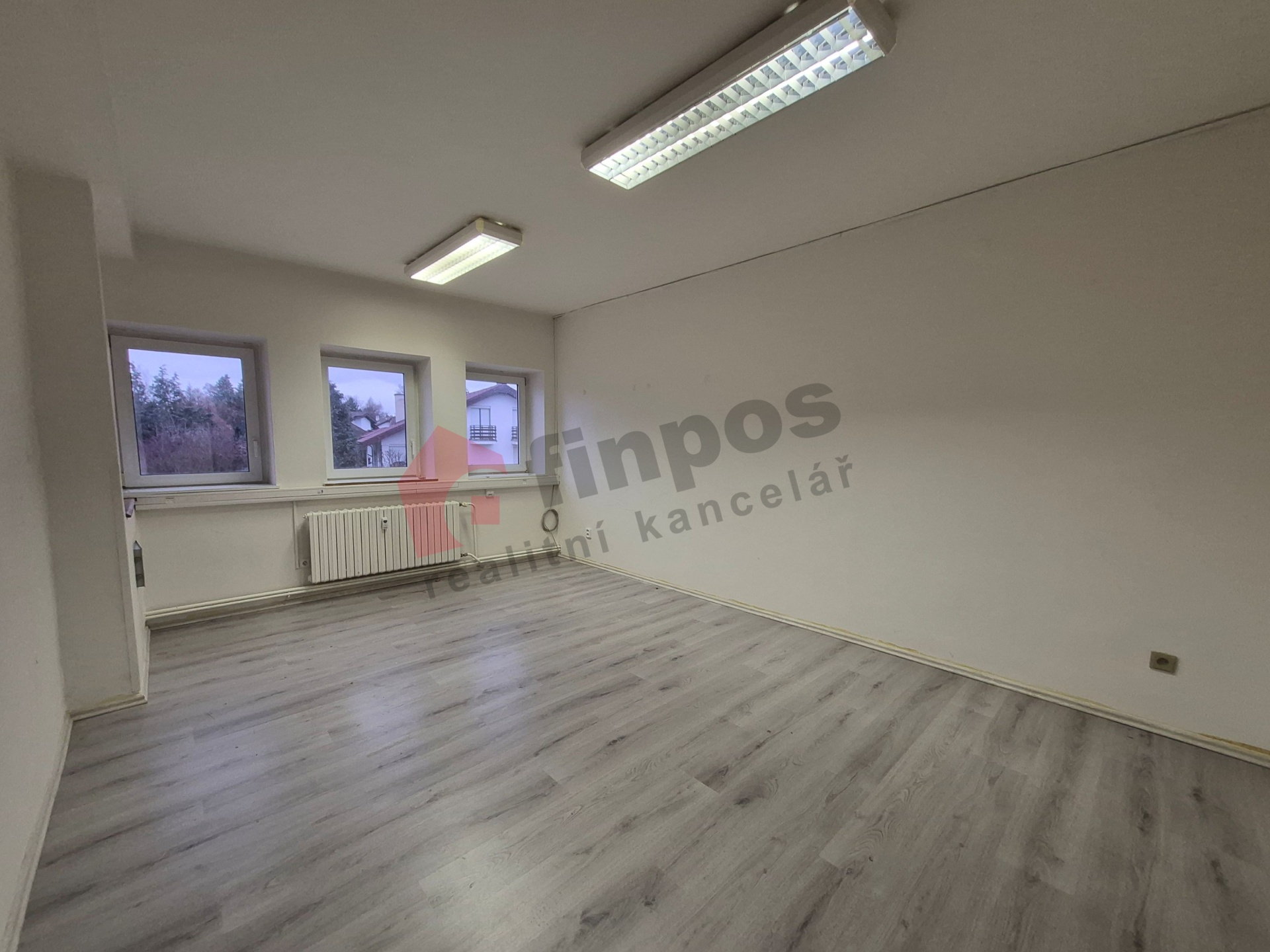 Pronájem nebytového prostoru 19 m2, Ringhofferovo nám 550, Kamenice, Praha - východ