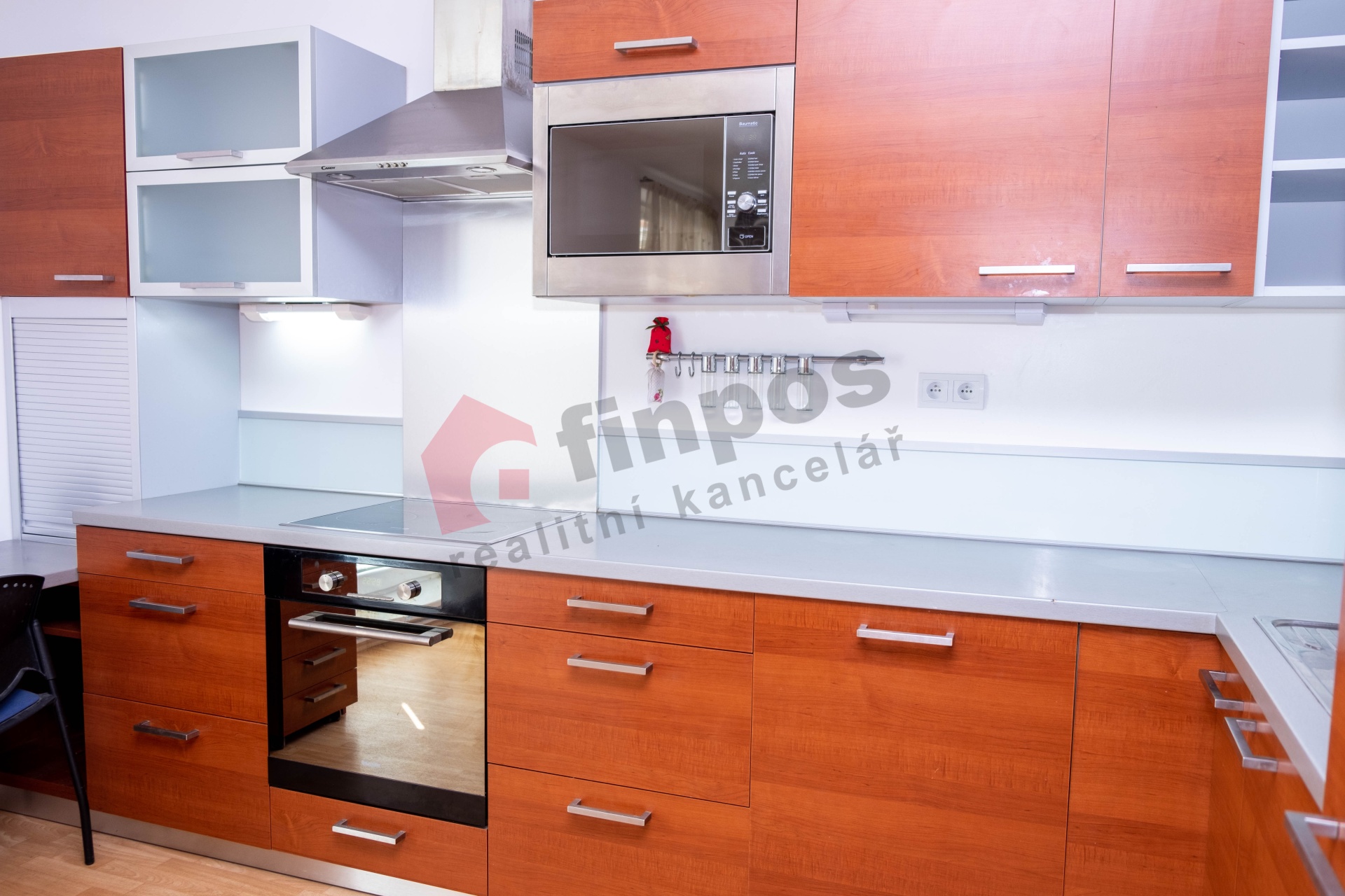 Byt 2+kk, 47m2, Praha - Kamýk, ul. Mariánská(poblíž Novodvorské), garážové stání a balkón