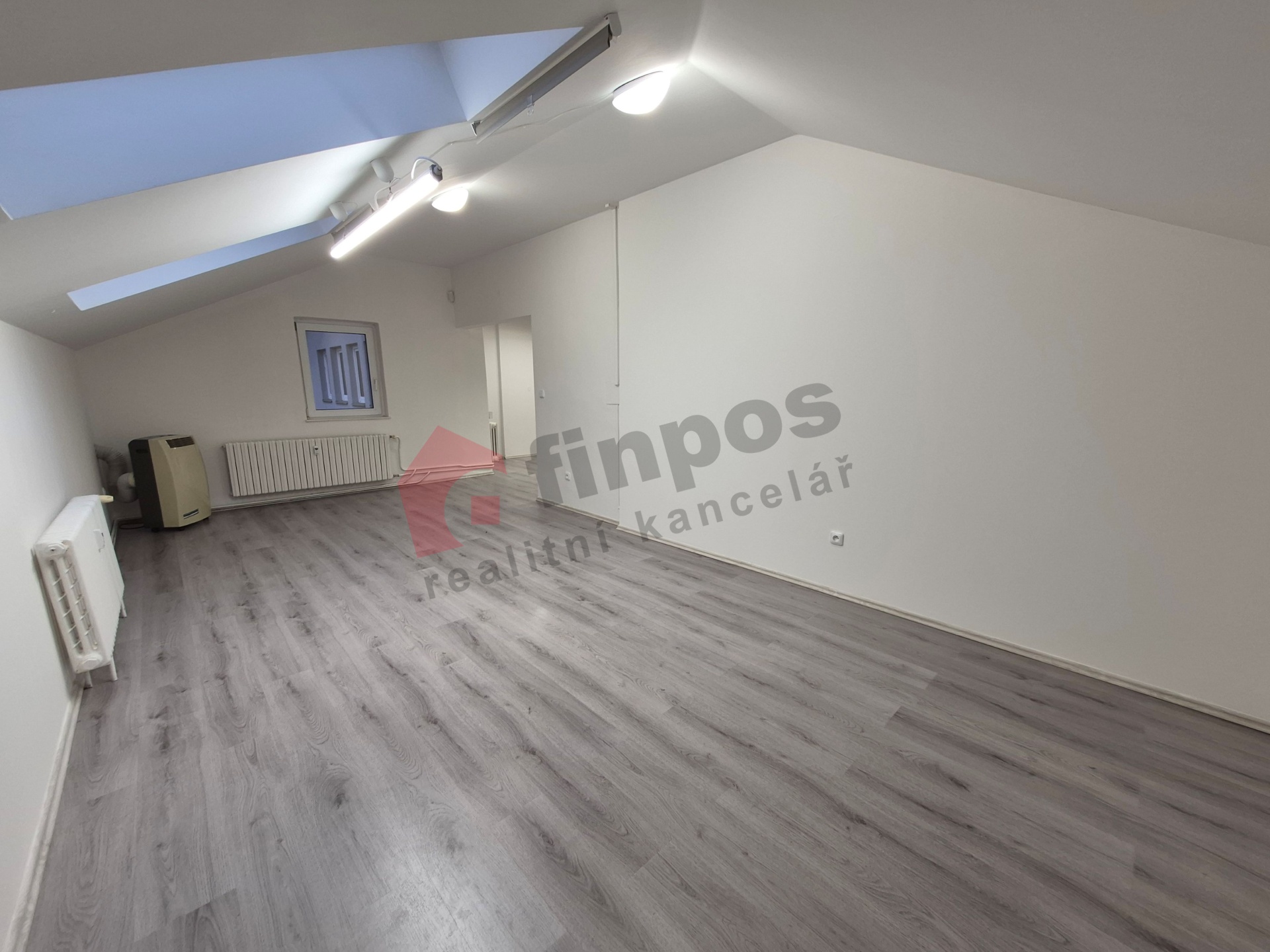 Pronájem nebytového prostoru 50 m2, Ringhofferovo náměstí, Kamenice, Praha - východ