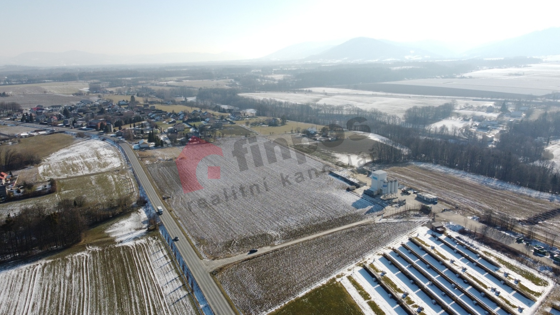 Prodej komerčního pozemku Vojkovice 12.985 m2