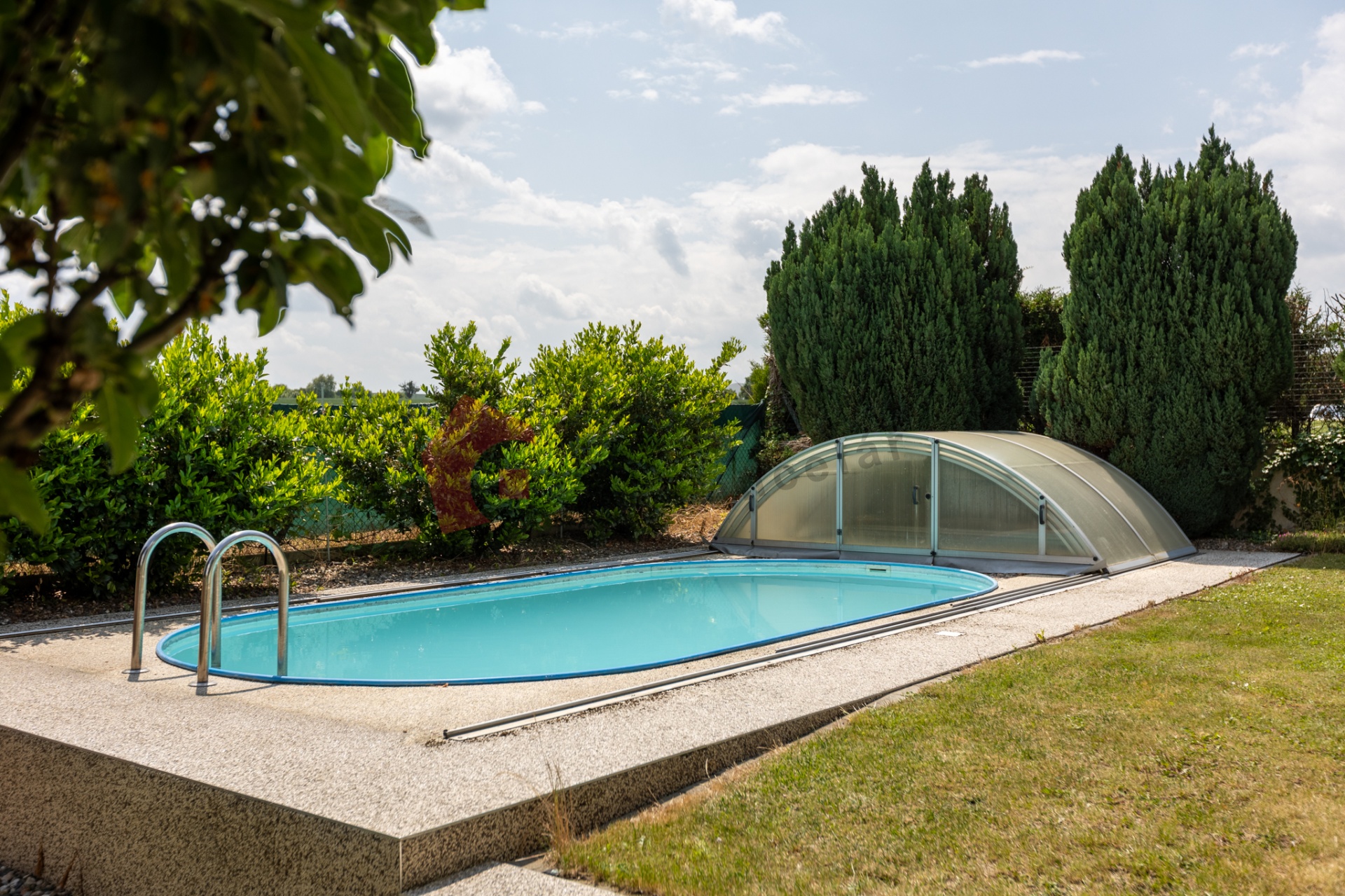 Pronájem rodinného domu v Postřižíně,  jen pár minut od Prahy.