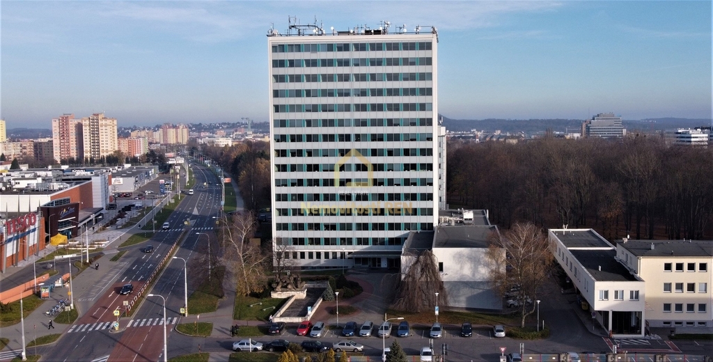 nabizi-pronajem-26-m2-kancelare-varenska-2723-51-ostrava-moravska-ostrava-dji-0896-2-aa92bb.jpg