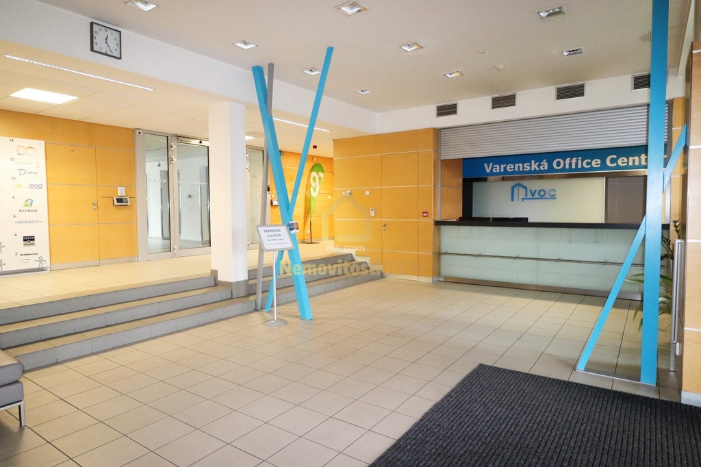 nabizi-pronajem-20-m2-kancelare-varenska-2723-51-ostrava-moravska-ostrava-img-8856-25f8c1.jpg