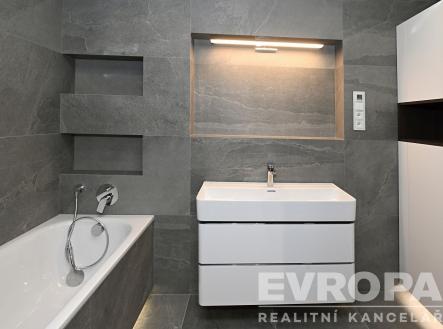 . | Pronájem bytu, 4+kk, 114 m²