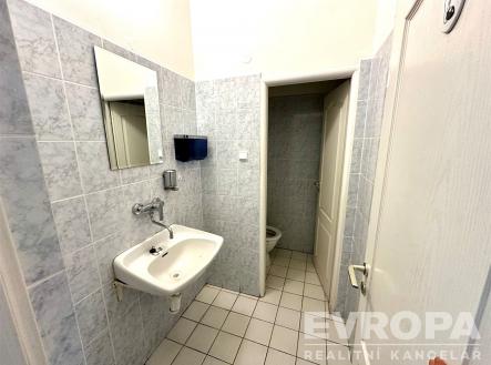 . | Prodej - kanceláře, 572 m²