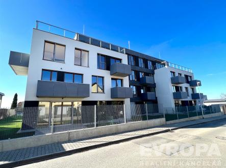 . | Pronájem bytu, 1+kk, 32 m²