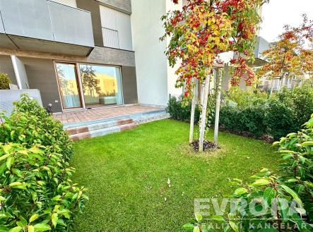 . | Pronájem bytu, 1+kk, 32 m²