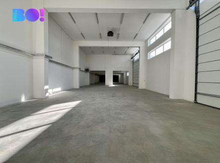 Pronájem - skladovací prostor, 785 m²