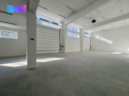 Pronájem - skladovací prostor, 785 m²