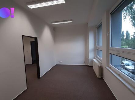 Pronájem - kanceláře, 820 m²