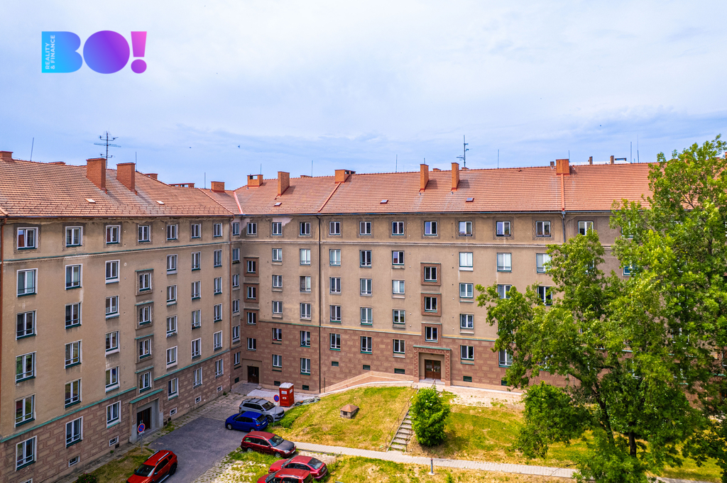 DŮM