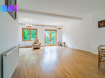 obývák a východ na terasu | Prodej - dům/vila, 238 m²