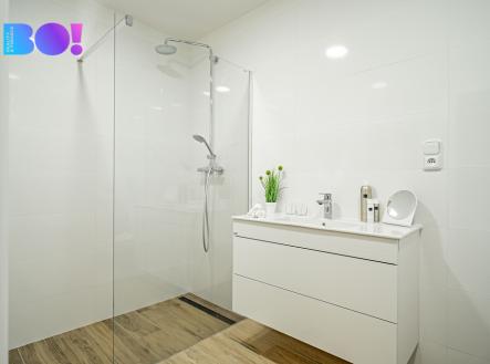 Koupelna se sprchovým koutem | Prodej bytu, 2+kk, 70 m²