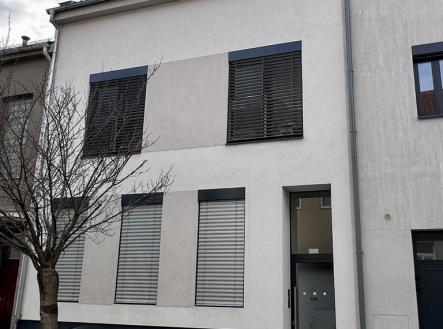 Prodej - nájemní dům, 200 m² obrázek