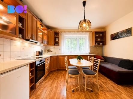 kuchyn-spodek.png | Prodej - dům/vila, 194 m²