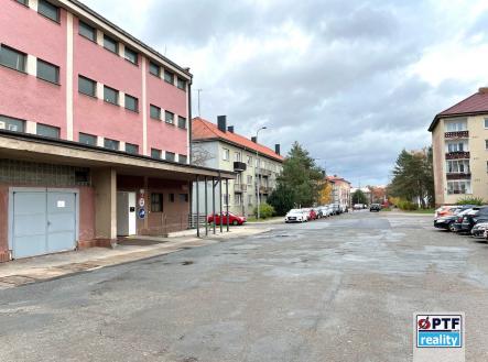 Pronájem garážové stání Plzeň Tomanova Lucie Štemberová RK PTF reality | Pronájem - malý objekt/garáž