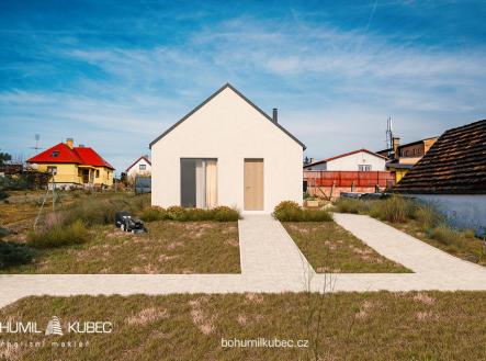 rd-ustrasice-01-upd.jpg | Prodej - pozemek pro bydlení, 648 m²