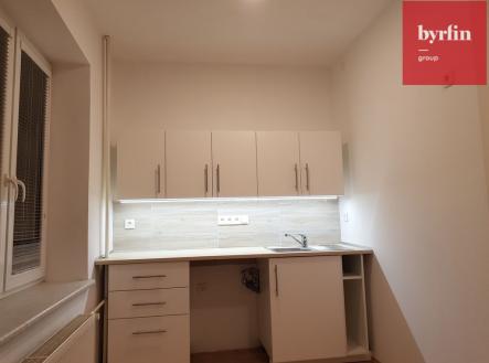 70655942-2519632101438106-1015574566514196480-n.jpg | Pronájem bytu, 1+kk, 24 m²
