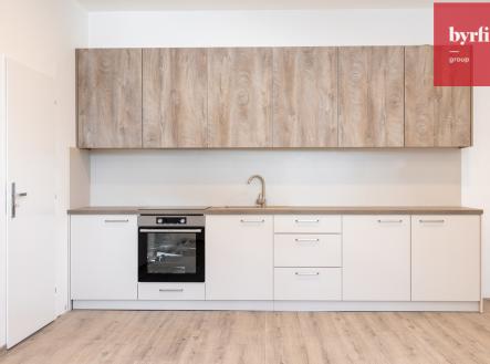 Prodej - nájemní dům, 607 m² obrázek