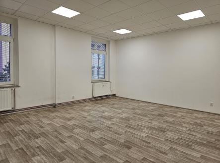 Pronájem - kanceláře, 121 m²