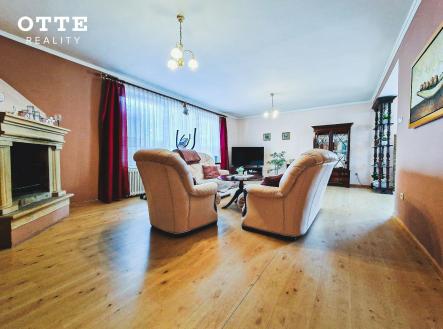 b | Pronájem - dům/vila, 269 m²