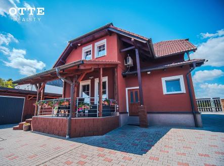 b | Prodej - dům/vila, 132 m²