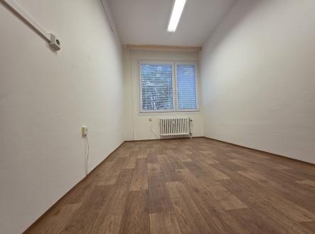 20250212_145217 | Pronájem - kanceláře, 13 m²