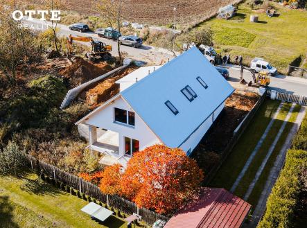 b | Prodej - dům/vila, 280 m²