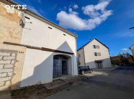 c | Prodej - nájemní dům, 466 m²