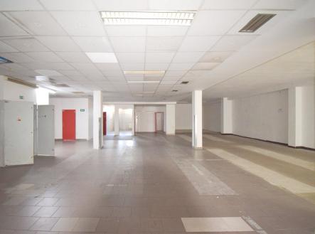 Pronájem - obchodní prostor, 350 m² obrázek