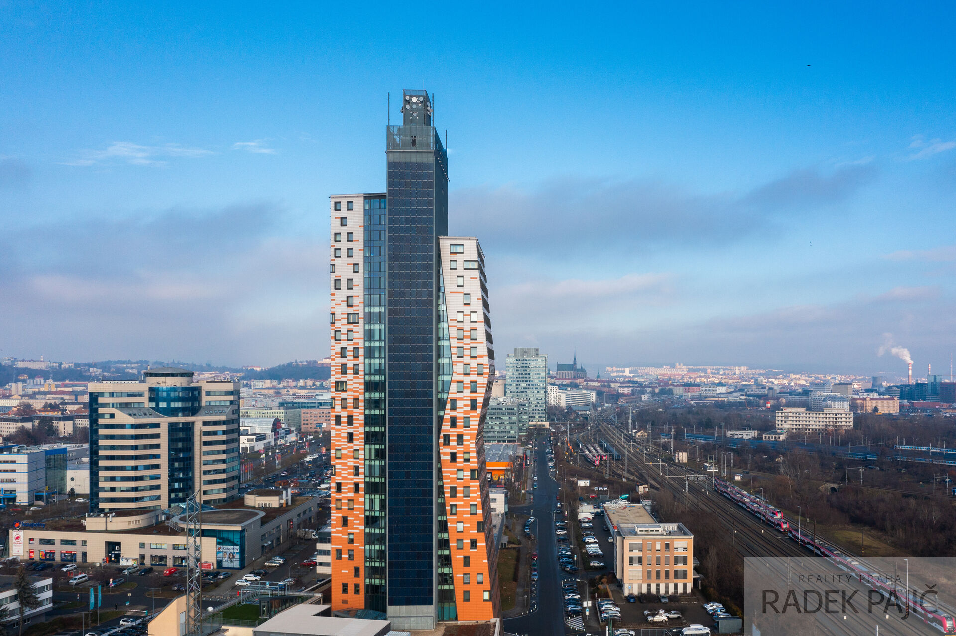 AZ Tower - prodej moderní kanceláře v ikonické budově, 211,35 m2