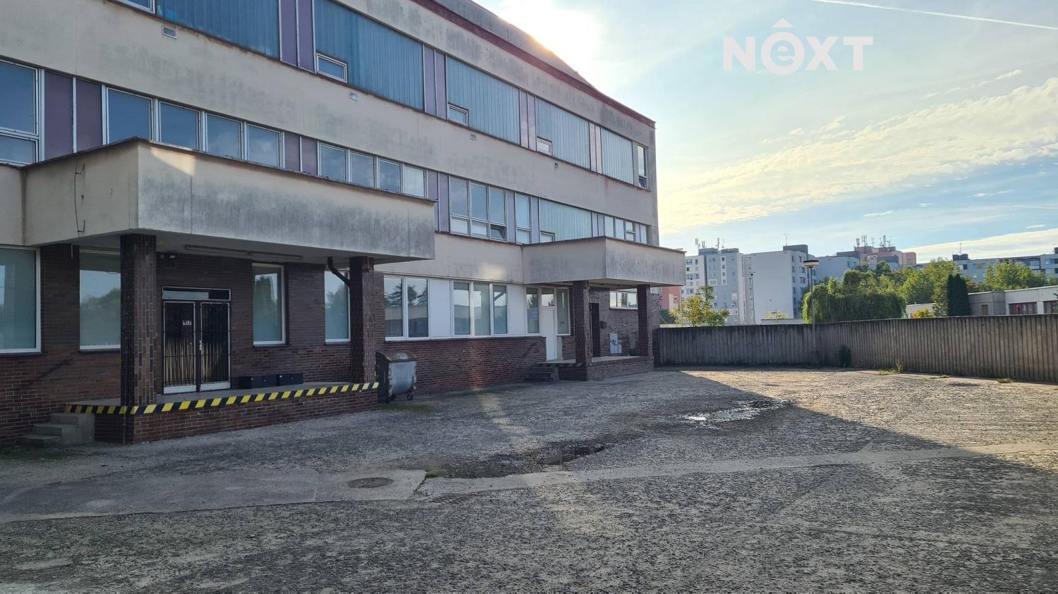 Pronájem komerční Obchodní prostory, 285㎡