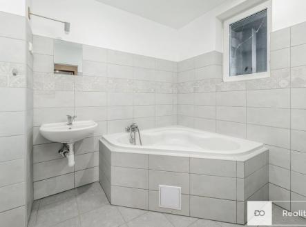 Koupelna přízemí | Prodej - dům/vila, 245 m²