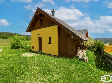 Prostor před chatou | Prodej - chata/rekreační objekt, 51 m²