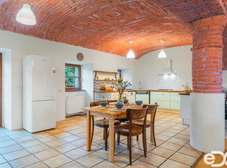 mseno-jidelna-kuchyn1-petrjonas-reality.cz.jpg | Prodej - zemědělský objekt, 2 273 m²