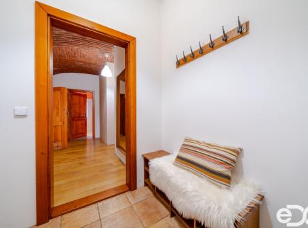 mseno-chodba-od-dveri-petrjonas-reality.cz.jpg | Prodej - zemědělský objekt, 2 273 m²