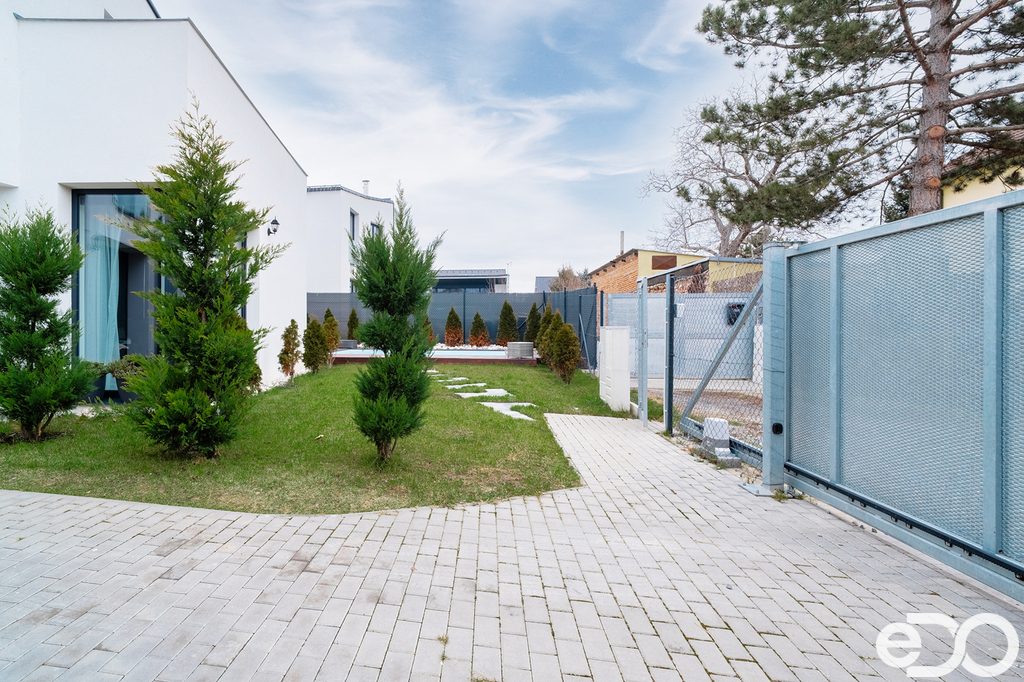 a7308647-hdr.jpg
