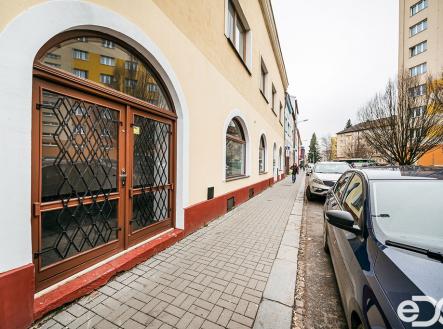 fotokomerceprerovvelky-4.jpg | Pronájem - obchodní prostor, 106 m²