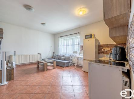 f37b4356-hdr.jpg | Prodej - nájemní dům, 300 m²