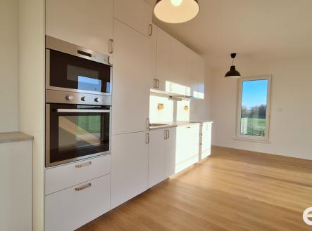 20250408-185343-1.jpg | Pronájem bytu, 2+kk, 58 m²